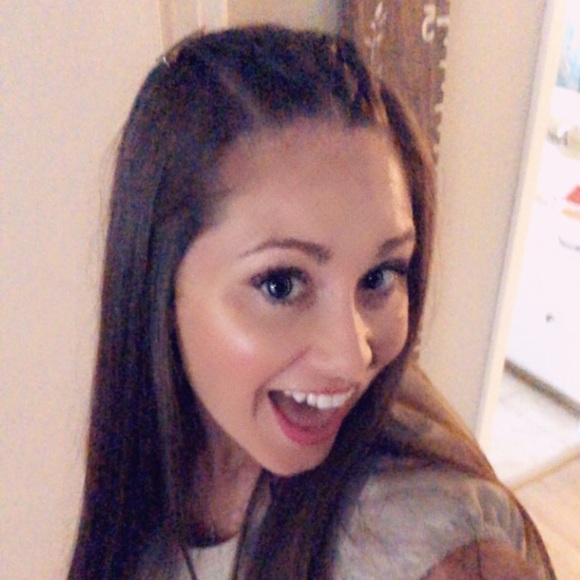 Meet your Posher, Gabrielle - Picture 1 of 1